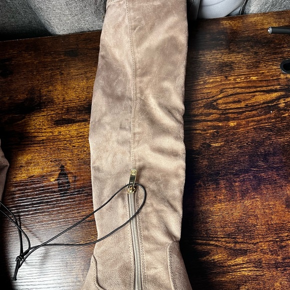 Liz Claiborne Womens Leyla Over the Knee Boots Block Heel Zip 8M and 9.5M - Picture 4 of 12